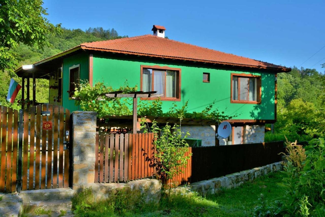 Къща край реката/ House by the river Vetrintsi Екстер'єр фото